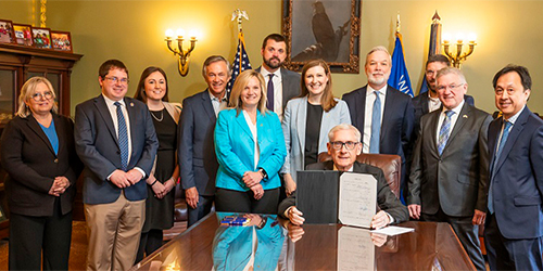 bill signing thumbnail